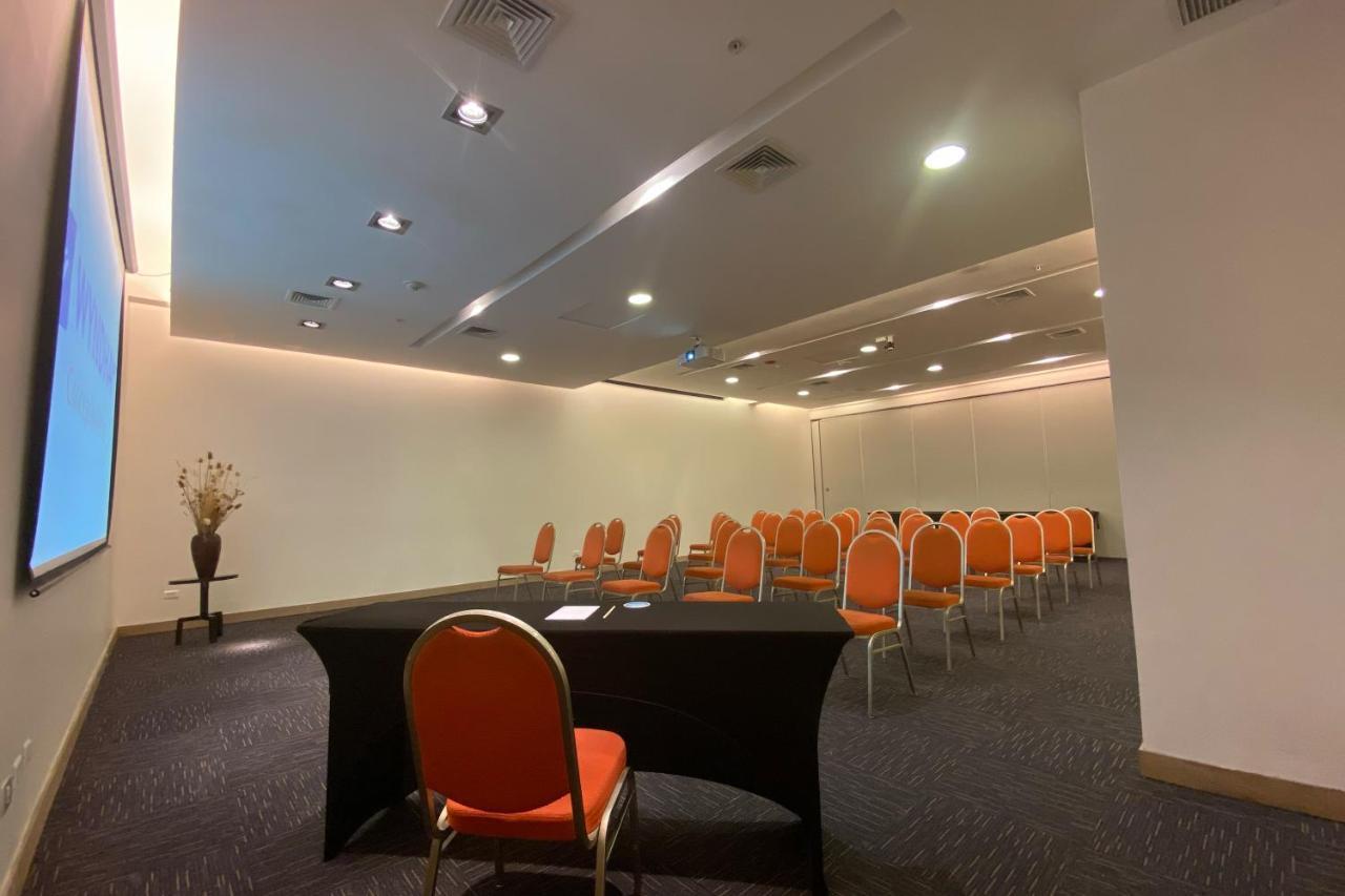 Wyndham Concepcion Pettra Hotel Exterior photo A meeting room at the hotel
